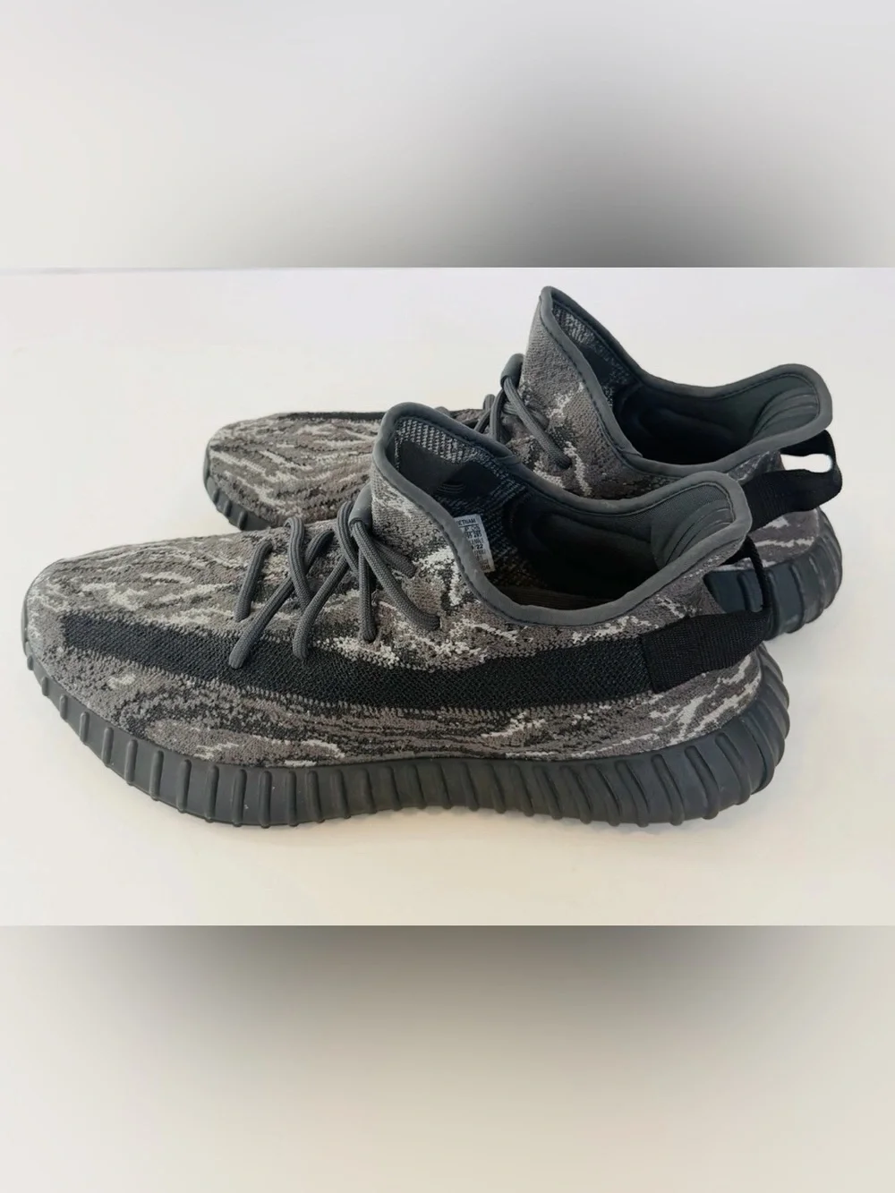 Adidas Yeezy Boost 350 V2 MX Dark Salt Mens  Size 11.5 Gray Black Lace Athletic
